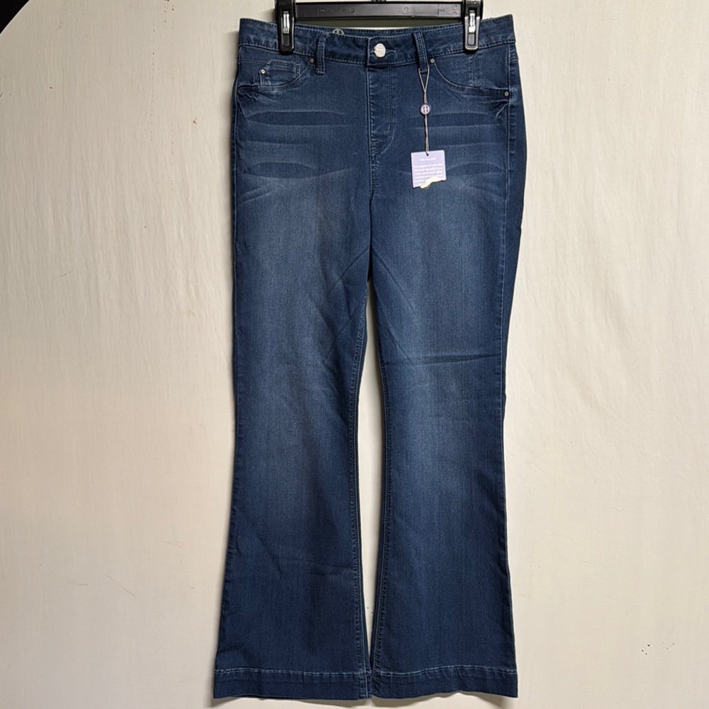 Hot in Hollywood Flare Leg Blue Jeans Size Medium